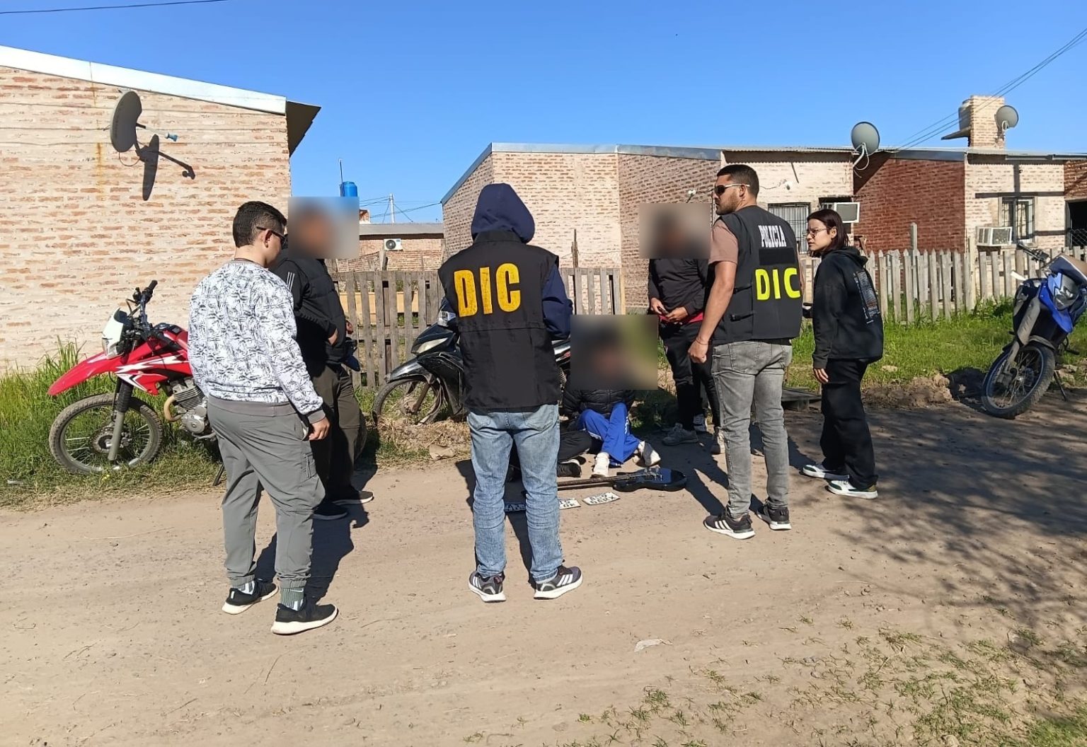 Dos personas fueron demoradas en la rubita por un robo a mano armada Dos personas fueron demoradas en la rubita por un robo a mano armada