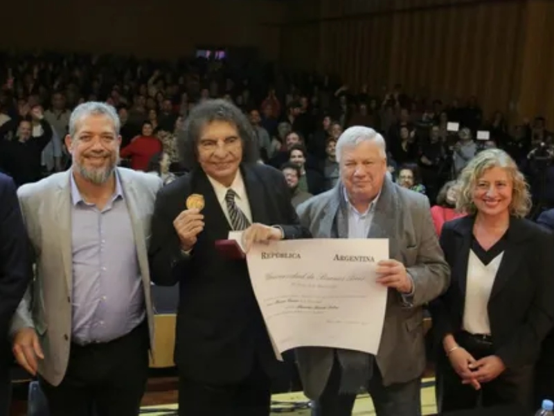 Alejandro Dolina recibió el doctorado Honoris Causa de la UBA: “Soy un producto de la educación pública” Alejandro Dolina recibió el doctorado Honoris Causa de la UBA: “Soy un producto de la educación pública”