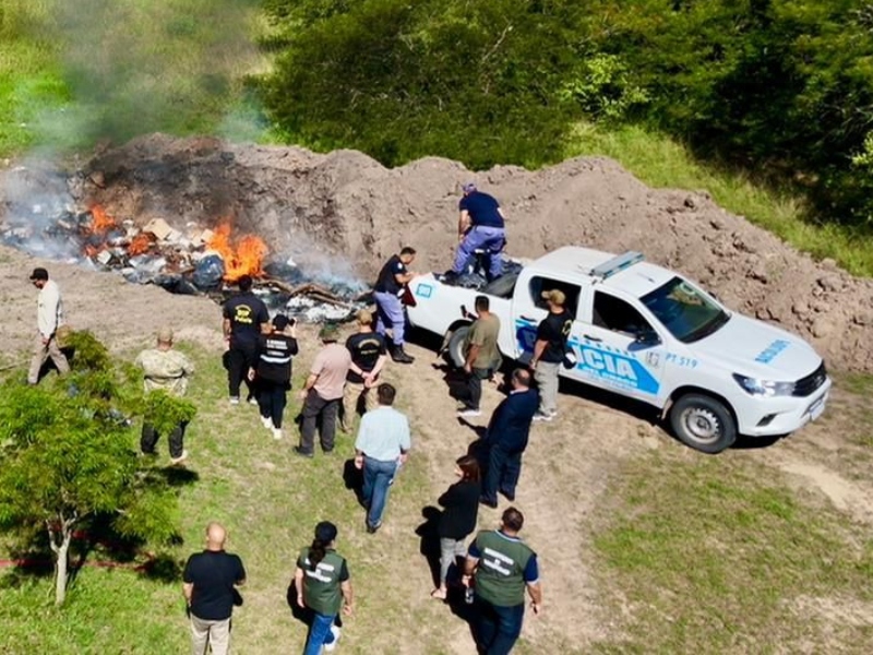Narcopolicías: otro uniformado reconoció su participación y acordó una pena de 6 años y 6 meses de prisión efectiva Narcopolicías: otro uniformado reconoció su participación y acordó una pena de 6 años y 6 meses de prisión efectiva