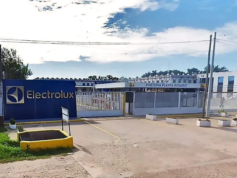 Electrolux cierra su planta de Rosario y pasa a vender productos importados Electrolux cierra su planta de Rosario y pasa a vender productos importados