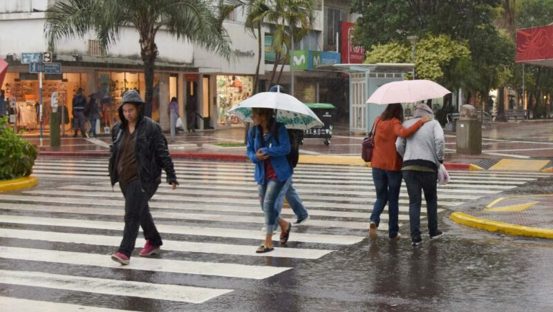 Alerta meteorológica en todo el Chaco: anticipan fuertes tormentas y ráfagas de viento Alerta meteorológica en todo el Chaco: anticipan fuertes tormentas y ráfagas de viento