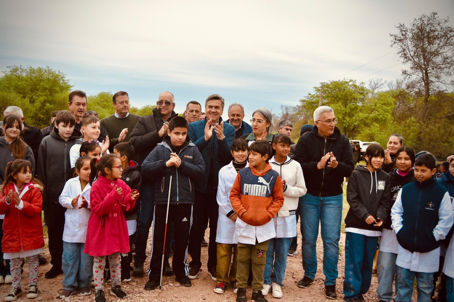 En Napenay, habilitaron un nuevo camino de ripio que beneficiará a la escuela 800 “René Favaloro”, la producción y el turismo rural En Napenay, habilitaron un nuevo camino de ripio que beneficiará a la escuela 800 “René Favaloro”, la producción y el turismo rural