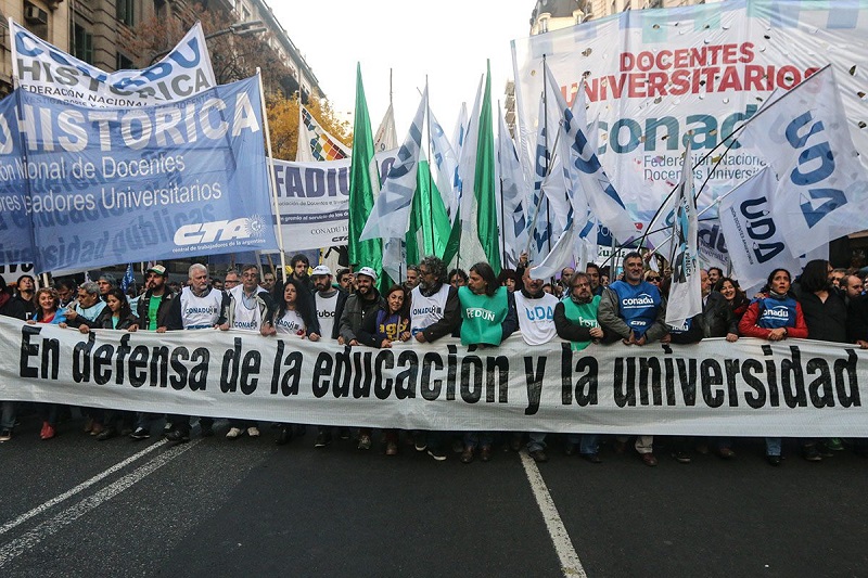 Docentes universitarios convocaron a un paro de hasta 72 horas y condicionaron la medida a una suba salarial Docentes universitarios convocaron a un paro de hasta 72 horas y condicionaron la medida a una suba salarial