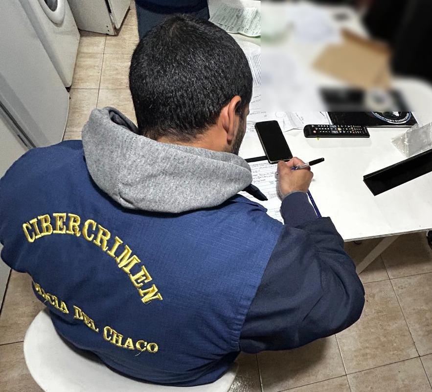“Prestame a tu abuelo”: allanaron un departamento en Resistencia y secuestraron documentación clave para la causa “Prestame a tu abuelo”: allanaron un departamento en Resistencia y secuestraron documentación clave para la causa
