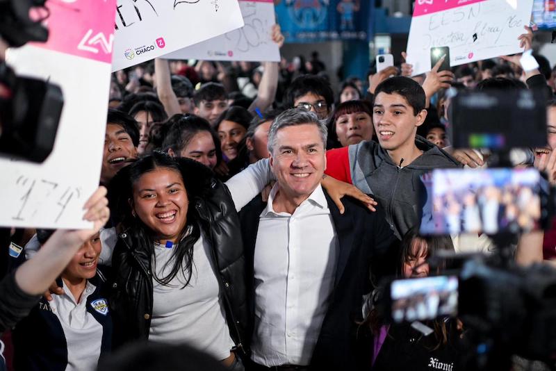 Zdero presentó en Sáenz Peña el programa +Futuro para premiar el mérito estudiantil Zdero presentó en Sáenz Peña el programa +Futuro para premiar el mérito estudiantil