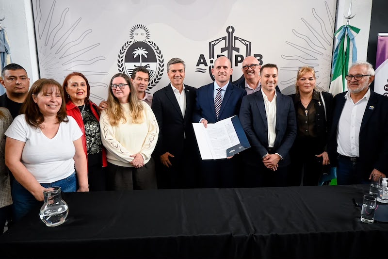 Barranqueras: Zdero anunció la construcción de la sede propia de la Cámara de Comercio Barranqueras: Zdero anunció la construcción de la sede propia de la Cámara de Comercio