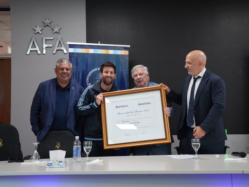 La UBA le entregó a Messi el título de Doctor Honoris Causa La UBA le entregó a Messi el título de Doctor Honoris Causa