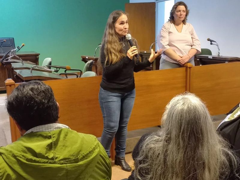 Virginia Aparicio presentó datos sobre plaguicidas en Balcarce: “Estamos expuestos a mezclas y hay que bajar la carga” Virginia Aparicio presentó datos sobre plaguicidas en Balcarce: “Estamos expuestos a mezclas y hay que bajar la carga”