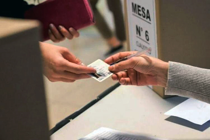 Encuesta: el peronismo se beneficia en un escenario de polarización y podría ganarle a Milei Encuesta: el peronismo se beneficia en un escenario de polarización y podría ganarle a Milei