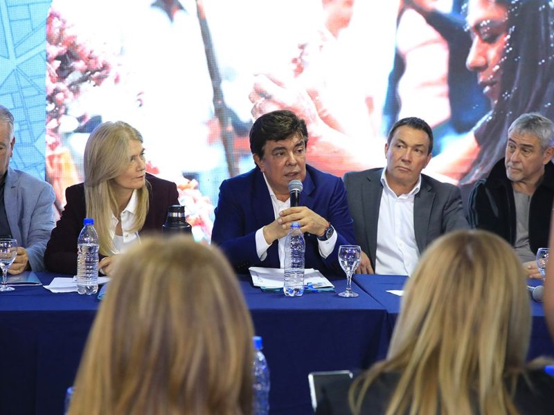 Reeligen a Espinoza al frente de la Federación de Municipios y exigen a Milei “corregir el rumbo económico” Reeligen a Espinoza al frente de la Federación de Municipios y exigen a Milei “corregir el rumbo económico”
