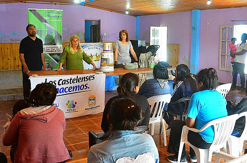 Impulsa Capacitaciones llegó a J.J. Castelli con una propuesta de reciclado y creatividad Impulsa Capacitaciones llegó a J.J. Castelli con una propuesta de reciclado y creatividad