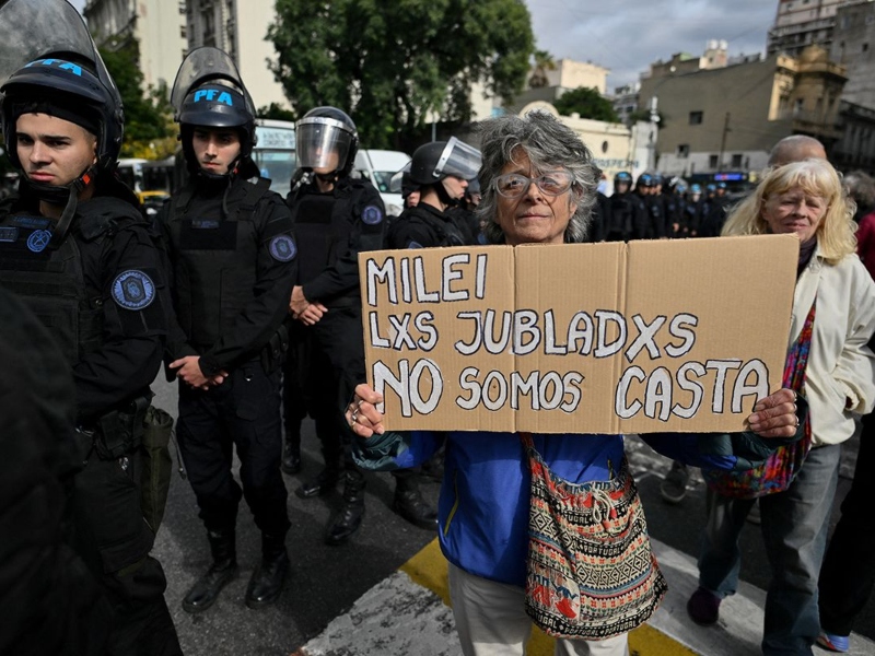 Migajas para los jubilados: el bono sigue congelado en 70 mil pesos desde hace 32 meses Migajas para los jubilados: el bono sigue congelado en 70 mil pesos desde hace 32 meses