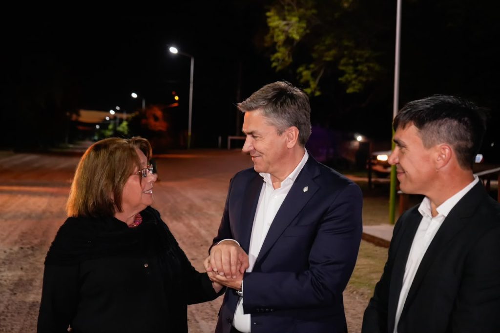 Zdero acompañó el 109° aniversario de La Verde con obras, nuevas luminarias y anuncios para la localidad Zdero acompañó el 109° aniversario de La Verde con obras, nuevas luminarias y anuncios para la localidad