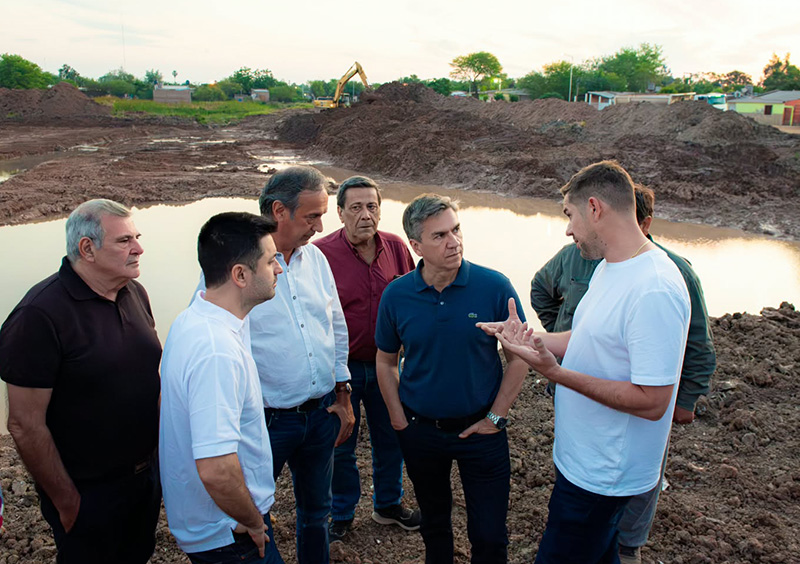 Sáenz Peña ejecuta obras de pavimento, iluminación LED y fortalece el sistema hídrico ante el fenómeno de El Niño Sáenz Peña ejecuta obras de pavimento, iluminación LED y fortalece el sistema hídrico ante el fenómeno de El Niño