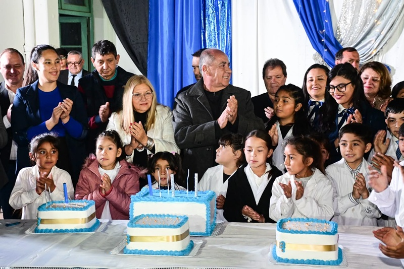 Delgado encabezó los 100 años de la EEP Nº130 de Las Breñas y destacó el compromiso de la comunidad educativa rural Delgado encabezó los 100 años de la EEP Nº130 de Las Breñas y destacó el compromiso de la comunidad educativa rural