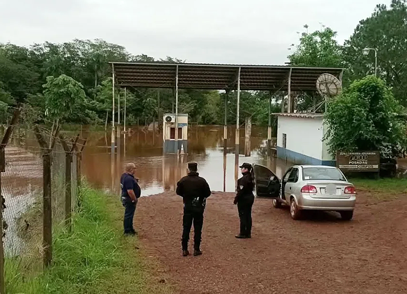 Creciente en Misiones: el paso internacional Puerto Maní y tránsito sobre arroyo Tabay permanecen cerrados Creciente en Misiones: el paso internacional Puerto Maní y tránsito sobre arroyo Tabay permanecen cerrados