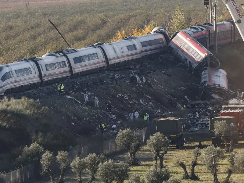 Ascienden a 69 los fallecidos en el accidente ferroviario en España Ascienden a 69 los fallecidos en el accidente ferroviario en España