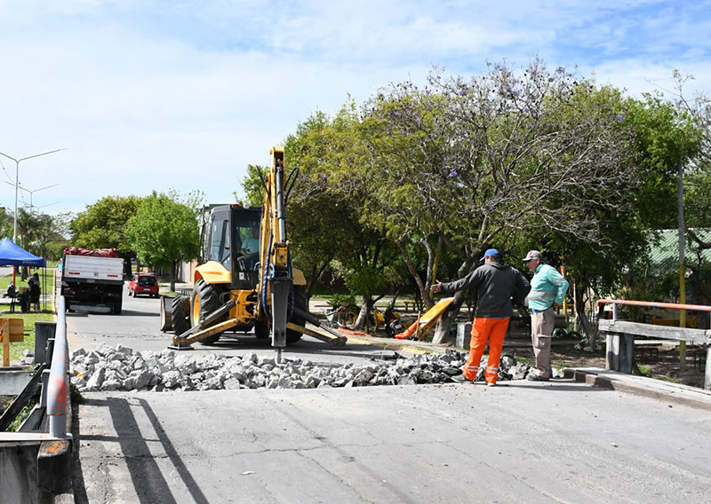 Mejoran el pavimento en la Av. Paraguay frente a la Laguna Argüello Mejoran el pavimento en la Av. Paraguay frente a la Laguna Argüello