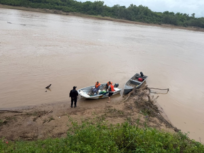 Hallaron en la costa formoseña el cuerpo del hombre que era buscado en el río Bermejo tras darse vuelta su embarcación Hallaron en la costa formoseña el cuerpo del hombre que era buscado en el río Bermejo tras darse vuelta su embarcación