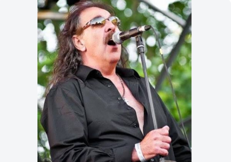 Murió Saúl Blanch, histórico cantante de Rata Blanca y un referente del heavy metal argentino Murió Saúl Blanch, histórico cantante de Rata Blanca y un referente del heavy metal argentino