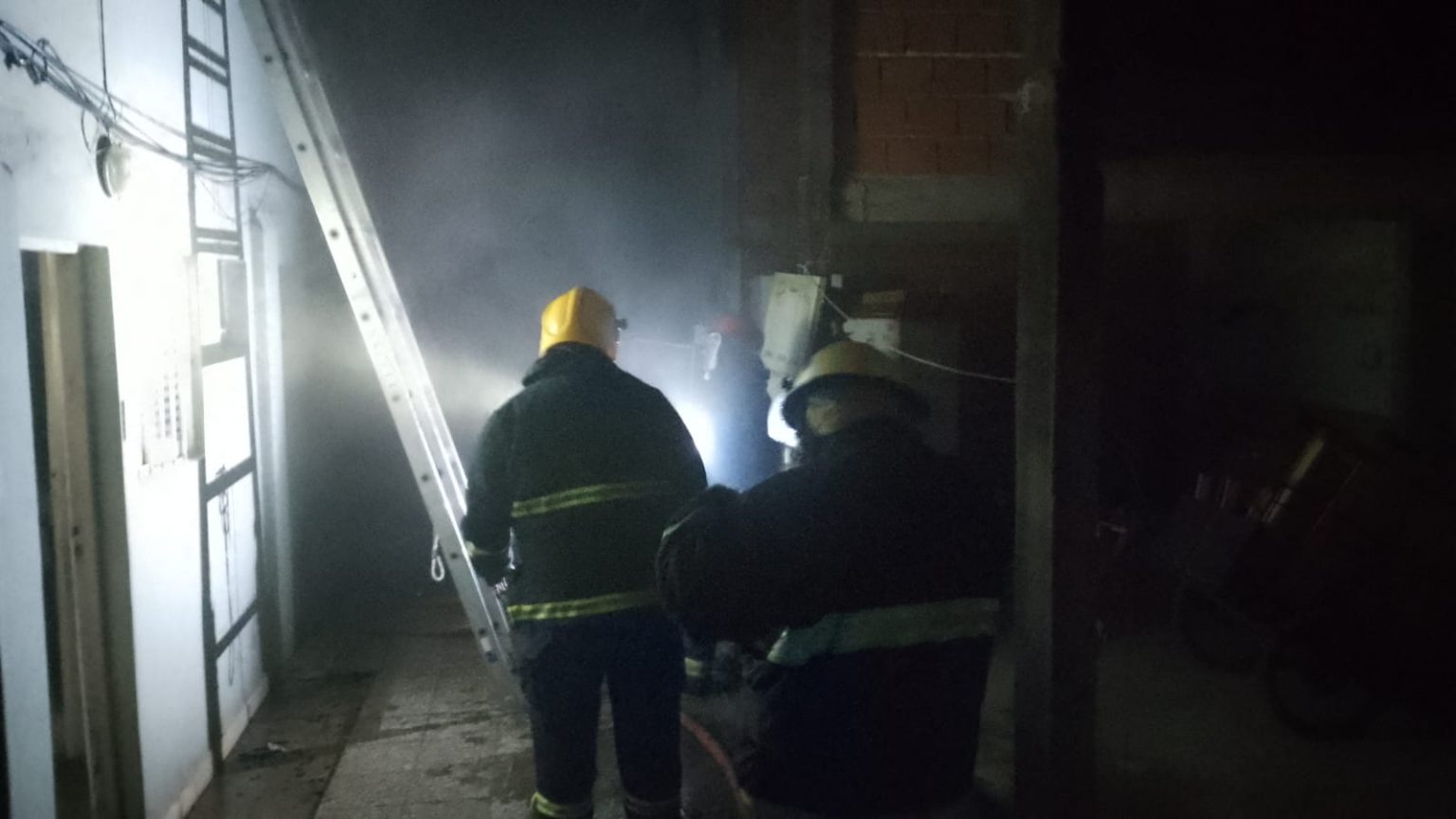Un incendio afectó departamentos en la zona de avenida Las Heras en Resistencia