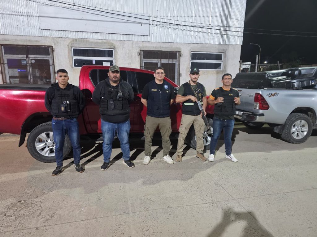 Evadieron un control, escaparon a pie y dejaron dos camionetas que tenían pedido de secuestro Evadieron un control, escaparon a pie y dejaron dos camionetas que tenían pedido de secuestro