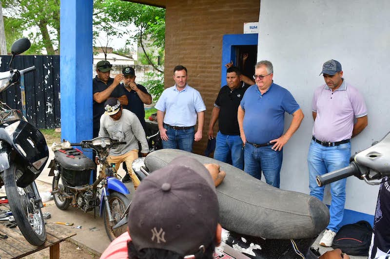 Impulsa Capacitaciones: Pío Sander visitó el curso de reparación de motos en Chacra 66 Impulsa Capacitaciones: Pío Sander visitó el curso de reparación de motos en Chacra 66