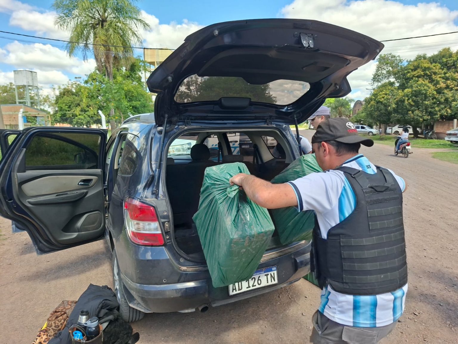 Secuestraron cajas de cigarrillos que no tendrían aval aduanero: el cargamento está valuado en millones Secuestraron cajas de cigarrillos que no tendrían aval aduanero: el cargamento está valuado en millones