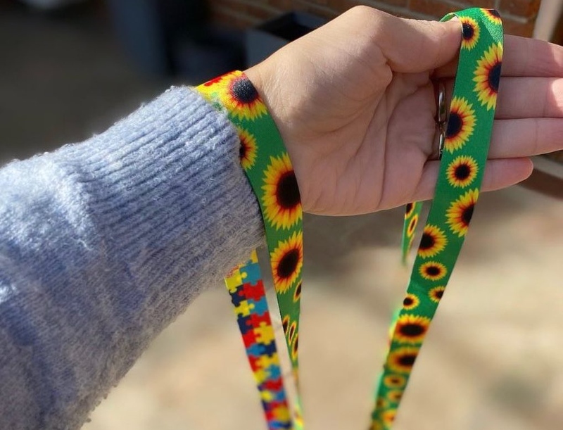 Chaco implementa el uso voluntario del cordón de girasoles para la identificación de personas con “discapacidades o patologías invisibles” Chaco implementa el uso voluntario del cordón de girasoles para la identificación de personas con “discapacidades o patologías invisibles”