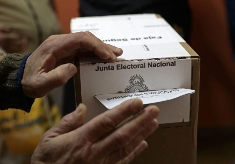 Los indecisos ganan terreno a un año de las elecciones Los indecisos ganan terreno a un año de las elecciones