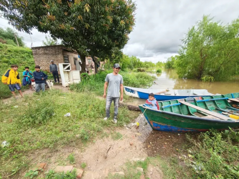 Alerta máxima por la crecida del Paraná: refuerzan los operativos de evacuación en el Chaco Alerta máxima por la crecida del Paraná: refuerzan los operativos de evacuación en el Chaco