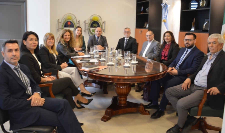 Jueces del Superior Tribunal de Justicia recibieron en audiencia al Colegio de Abogados de Sáenz Peña Jueces del Superior Tribunal de Justicia recibieron en audiencia al Colegio de Abogados de Sáenz Peña
