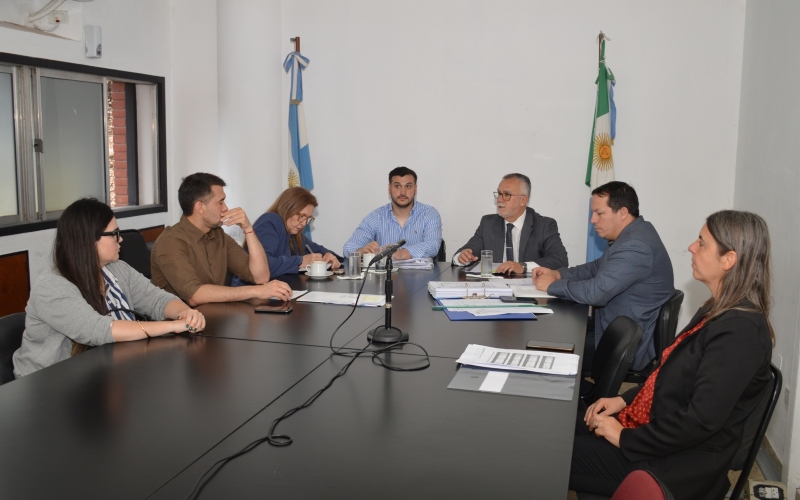 El Tribunal Electoral se reunió con la Comisión de Hacienda por el presupuesto 2027 El Tribunal Electoral se reunió con la Comisión de Hacienda por el presupuesto 2027