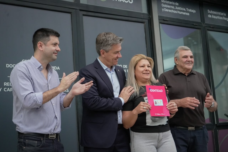 En Sáenz Peña, el Ejecutivo entregó DNI y realizó casi 2 mil trámites gratuitos en operativos territoriales En Sáenz Peña, el Ejecutivo entregó DNI y realizó casi 2 mil trámites gratuitos en operativos territoriales
