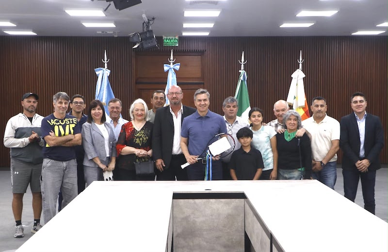 Zdero entregó un predio a la Fundación Chaco Tennis para impulsar un proyecto deportivo, recreativo y social Zdero entregó un predio a la Fundación Chaco Tennis para impulsar un proyecto deportivo, recreativo y social